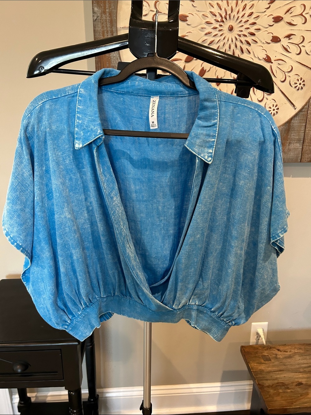 Zenana Woman’s Blue Draped V-Neck Cropped Top/ Size medium